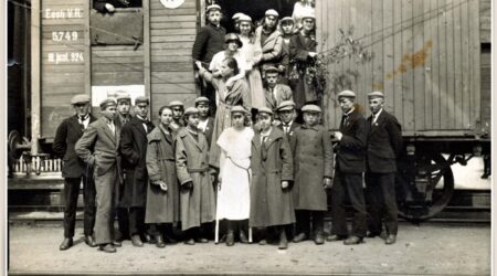 Põltsamaa vanadel fotodel: Põltsamaa ühisgümnaasiumi segakoor 2. juulil 1923. aastal. Foto Kalev Kiviste erakogu, fotograaf teadmata.