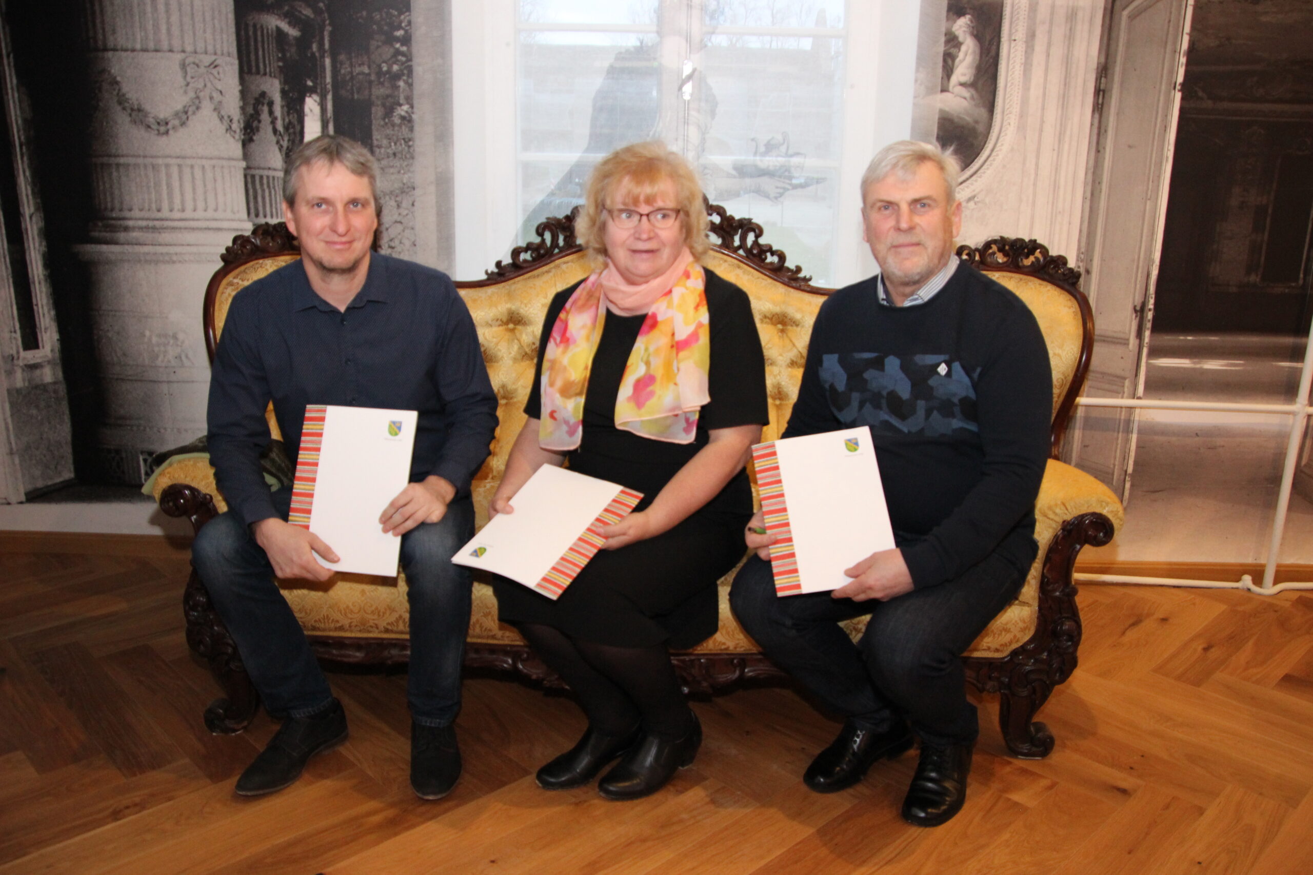 Koalitsioonilepingule kirjutasid alla Rauno Kuus, Lembit Paal ja Eve Miljand. Foto Raimo Metsamärt.
