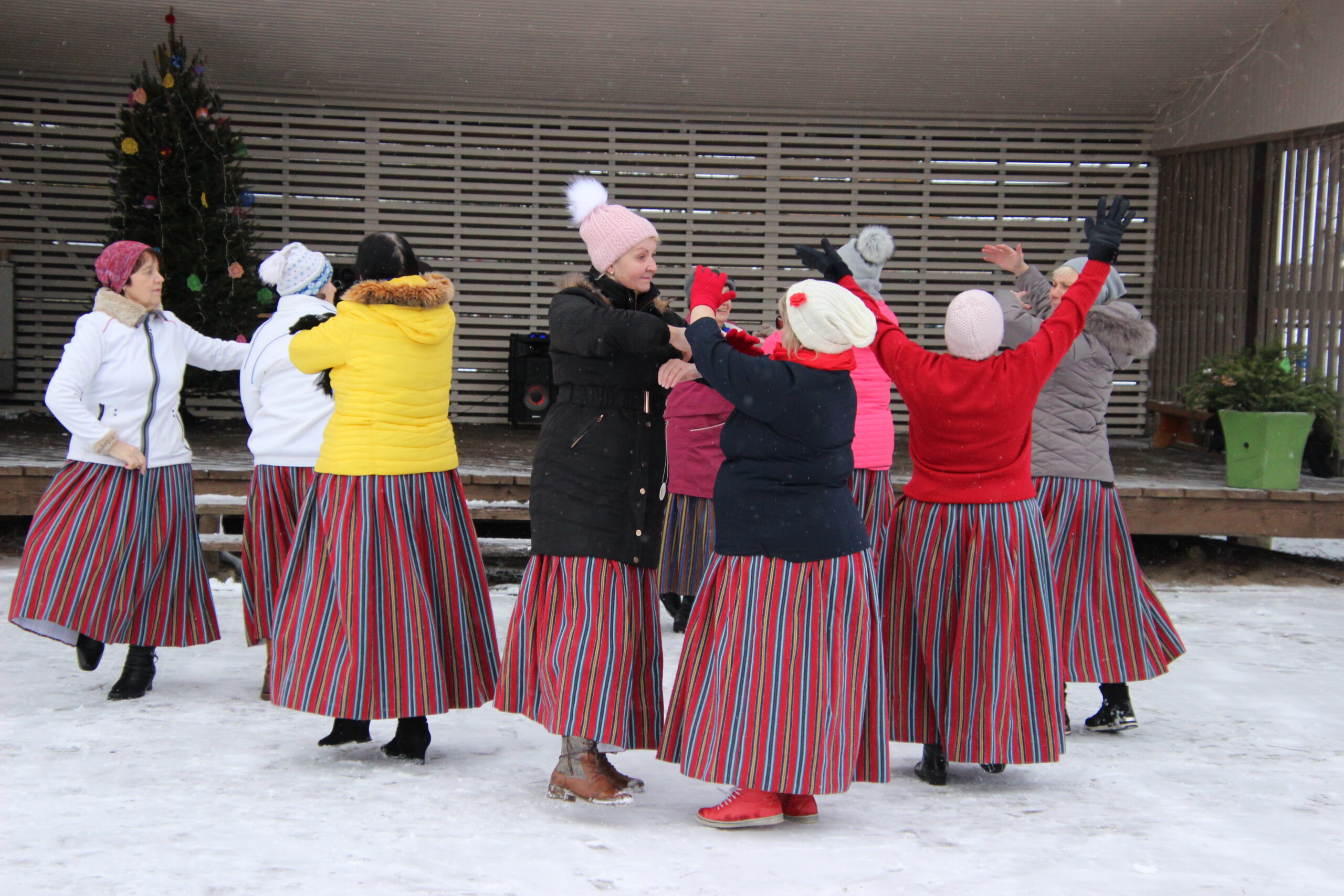 Esku Pärlid tantsuhoos. Foto Raimo Metsamärt.
