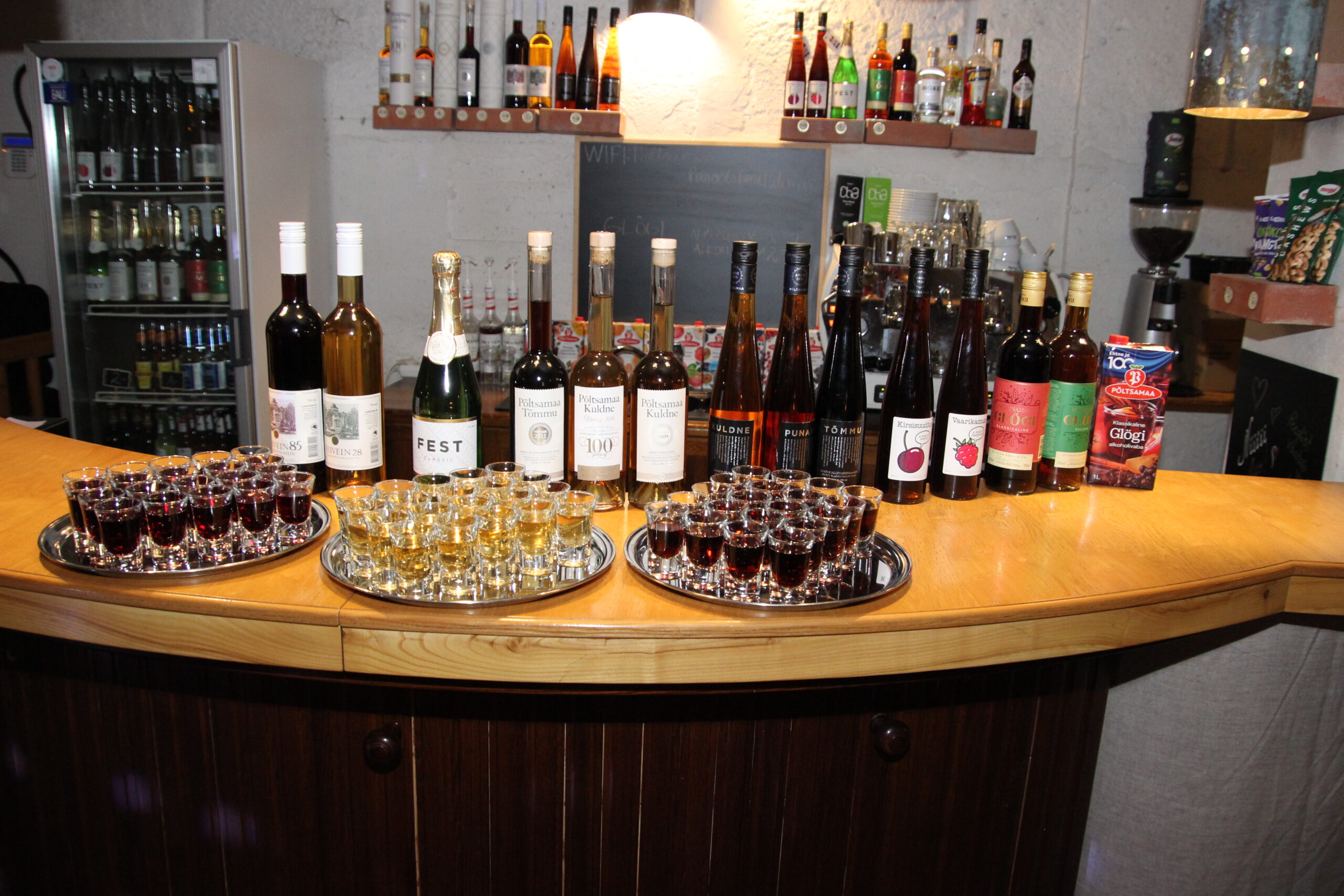 Veinide valikule lisaks toodeti ka glögi, alkoholivaba glögi jääb tootmisse ka edaspidi. Foto Raimo Metsamärt.