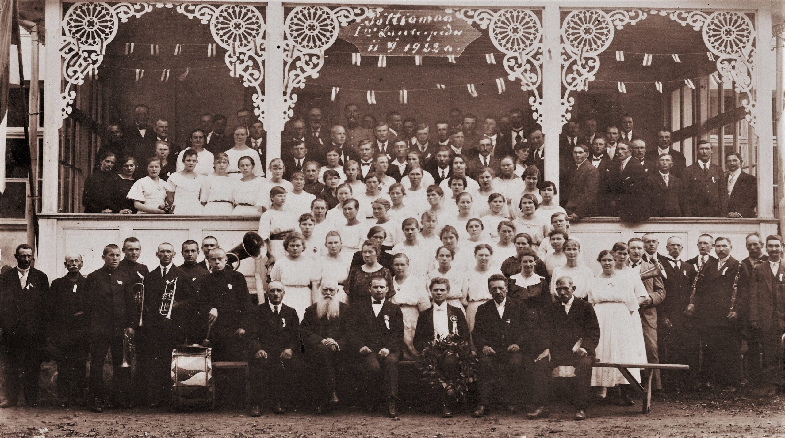 Põltsamaa vanadel fotodel: Põltsamaa I laulupäev reaalgümnaasiumi pargis pea 100 aastat tagasi, 11. juunil 1922. aastal. Fotograaf M. Kangur Foto erakogust