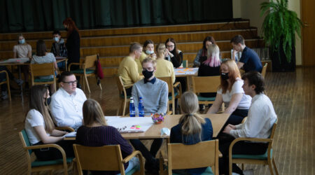 Aruteludes osaleti aktiivselt, pakkudes välja erinevaid lahendusi. Foto Markus Kuslap