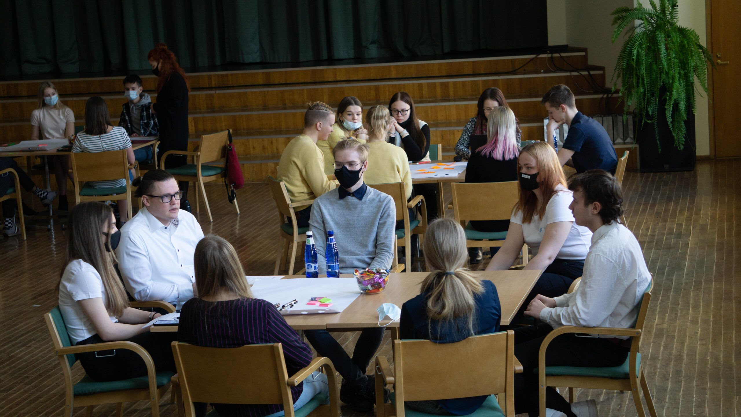 Aruteludes osaleti aktiivselt, pakkudes välja erinevaid lahendusi. Foto Markus Kuslap