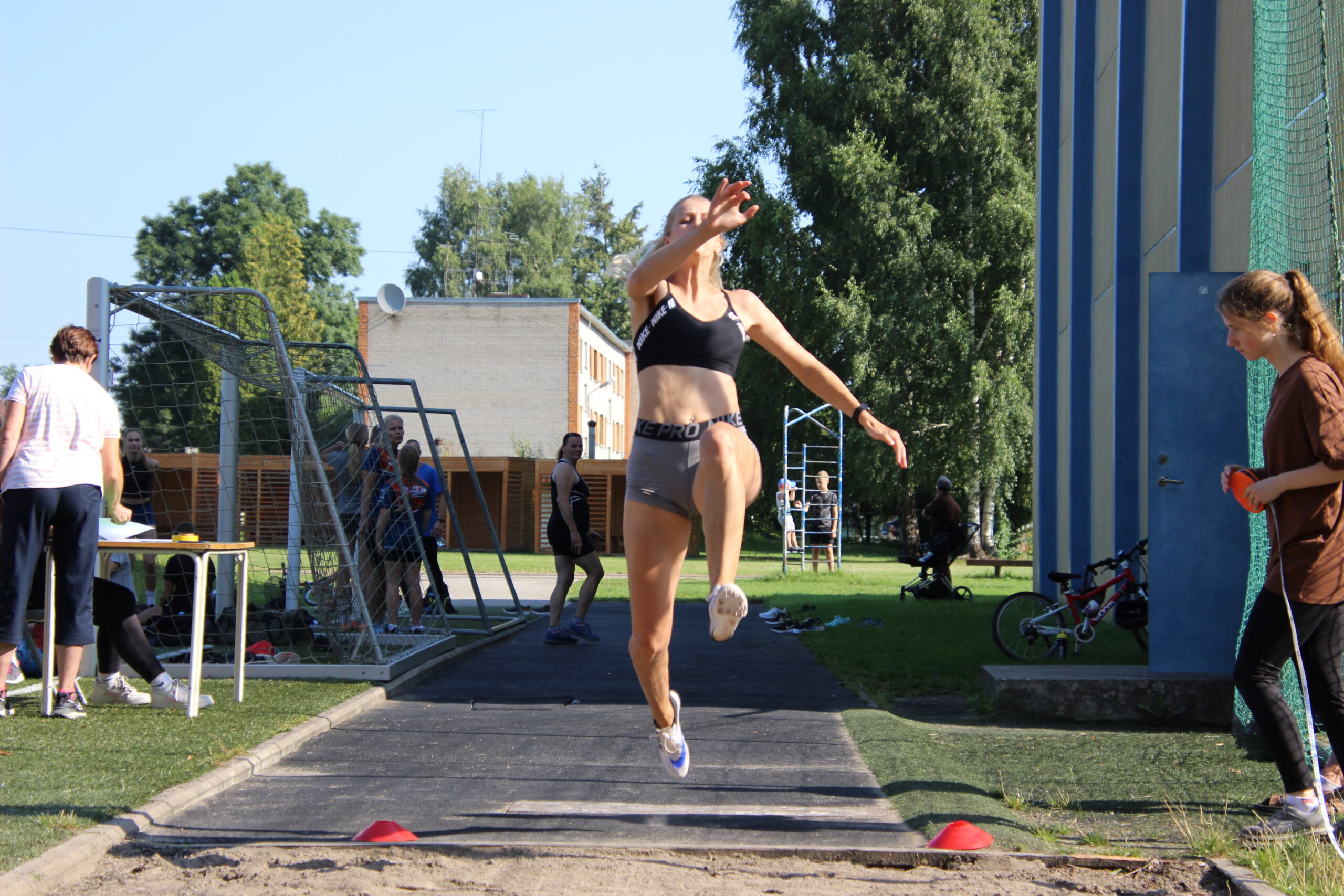 Kaugushüpe kuulub alati populaarsete spordialade hulka.