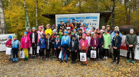 Noortesari tõi kohale palju väikeseid laskesuusatajaid. Foto biathlon.ee.