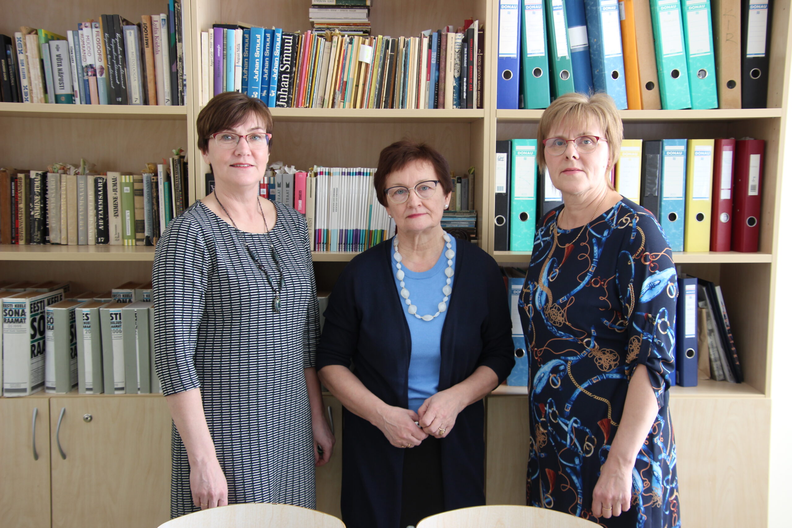 PÜGi emakeeleõpetajad Marika Nugis, Sirje Ääremaa ja Ülle Lodi. Foto Raimo Metsamärt.