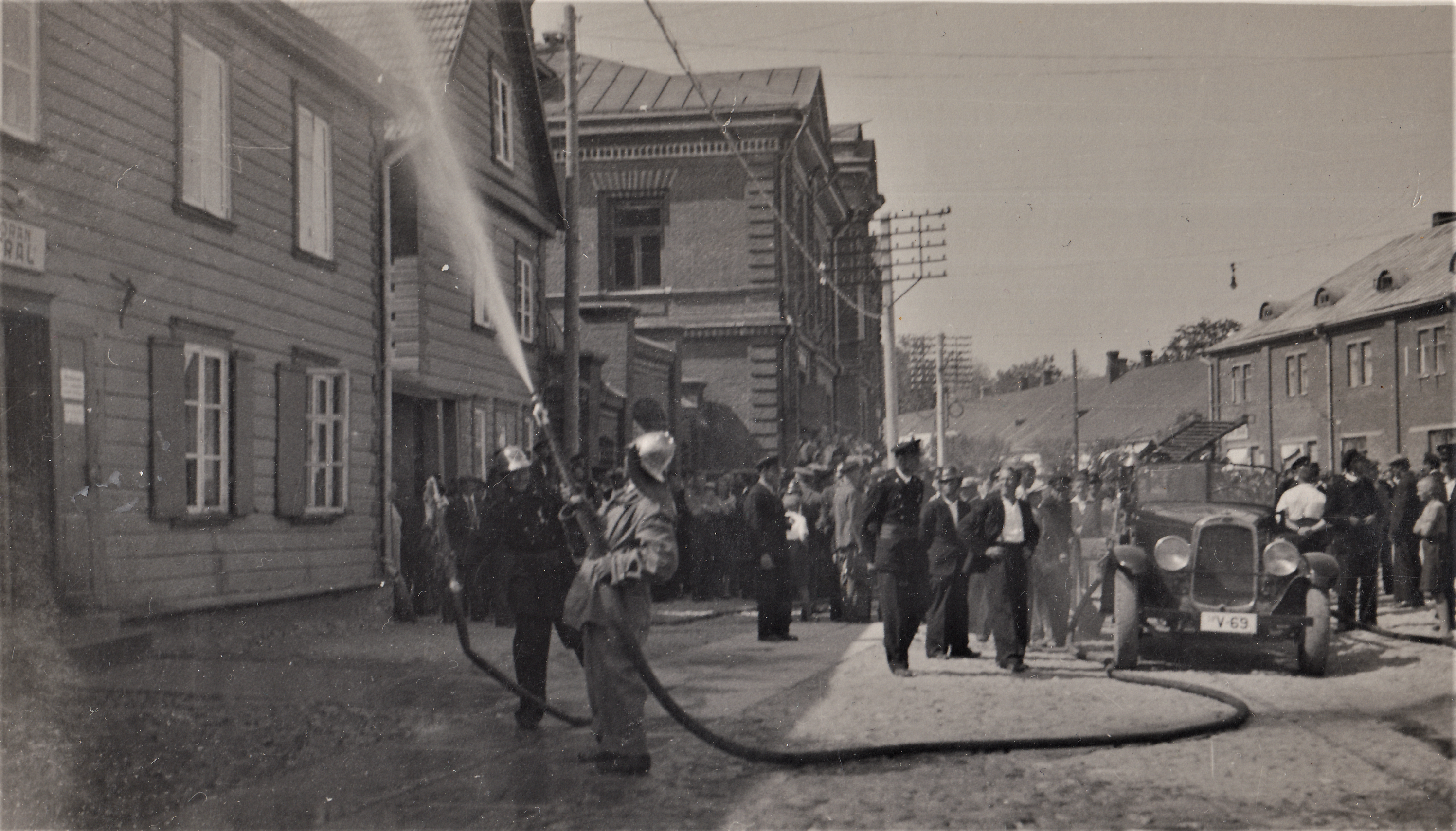 Põltsamaa vanadel fotodel: Pritsumeeste pidupäev juuli 1938 (II OSA). Fotograaf A. Sulev. Foto erakogust.