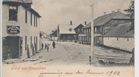 Põltsamaa vanadel fotodel: Fotoateljee Põltsamaa alevis Liivaku majas 1901. Fotograaf Jaak Paju. Foto erakogust.