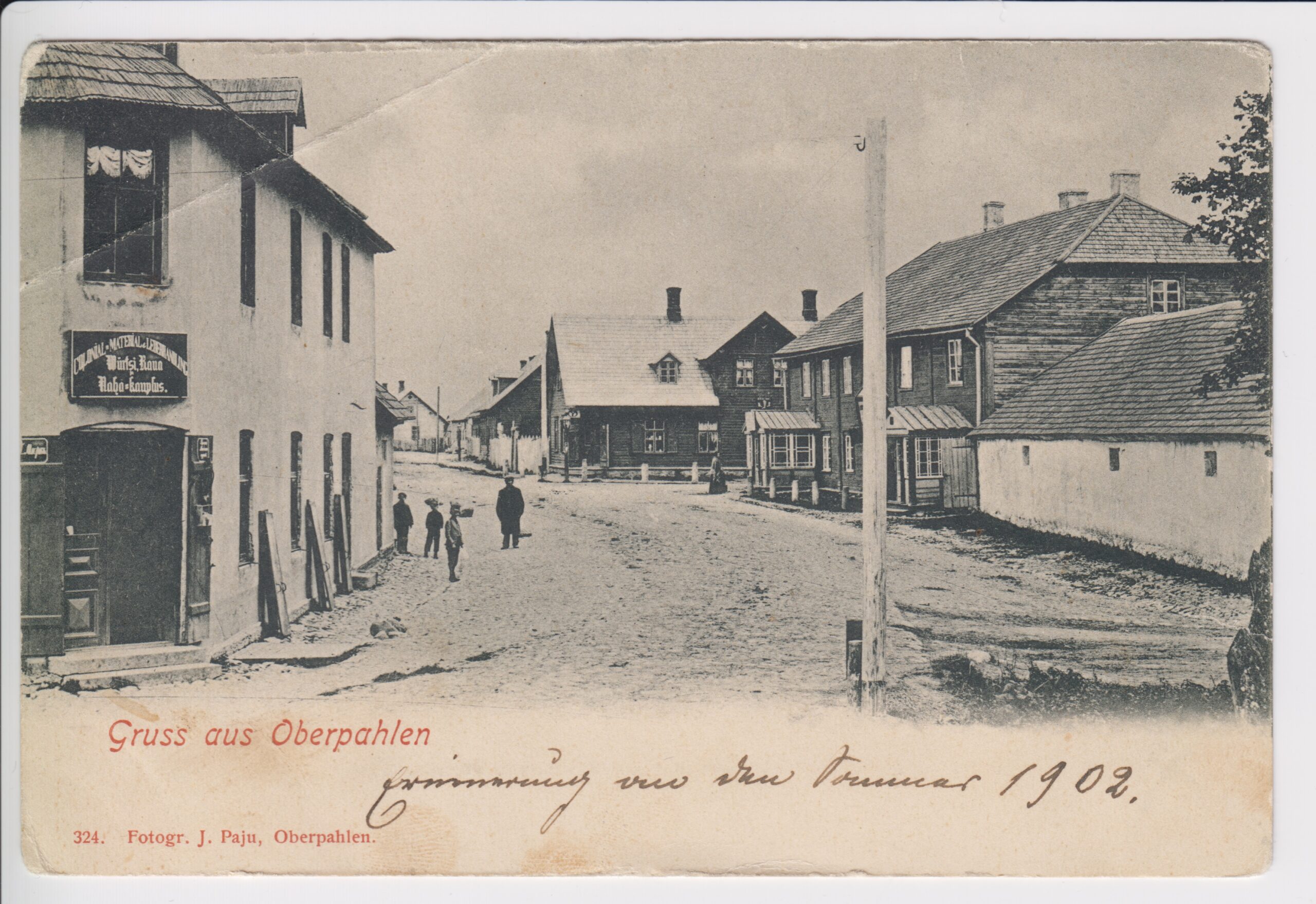 Põltsamaa vanadel fotodel: Fotoateljee Põltsamaa alevis Liivaku majas 1901. Fotograaf Jaak Paju. Foto erakogust.