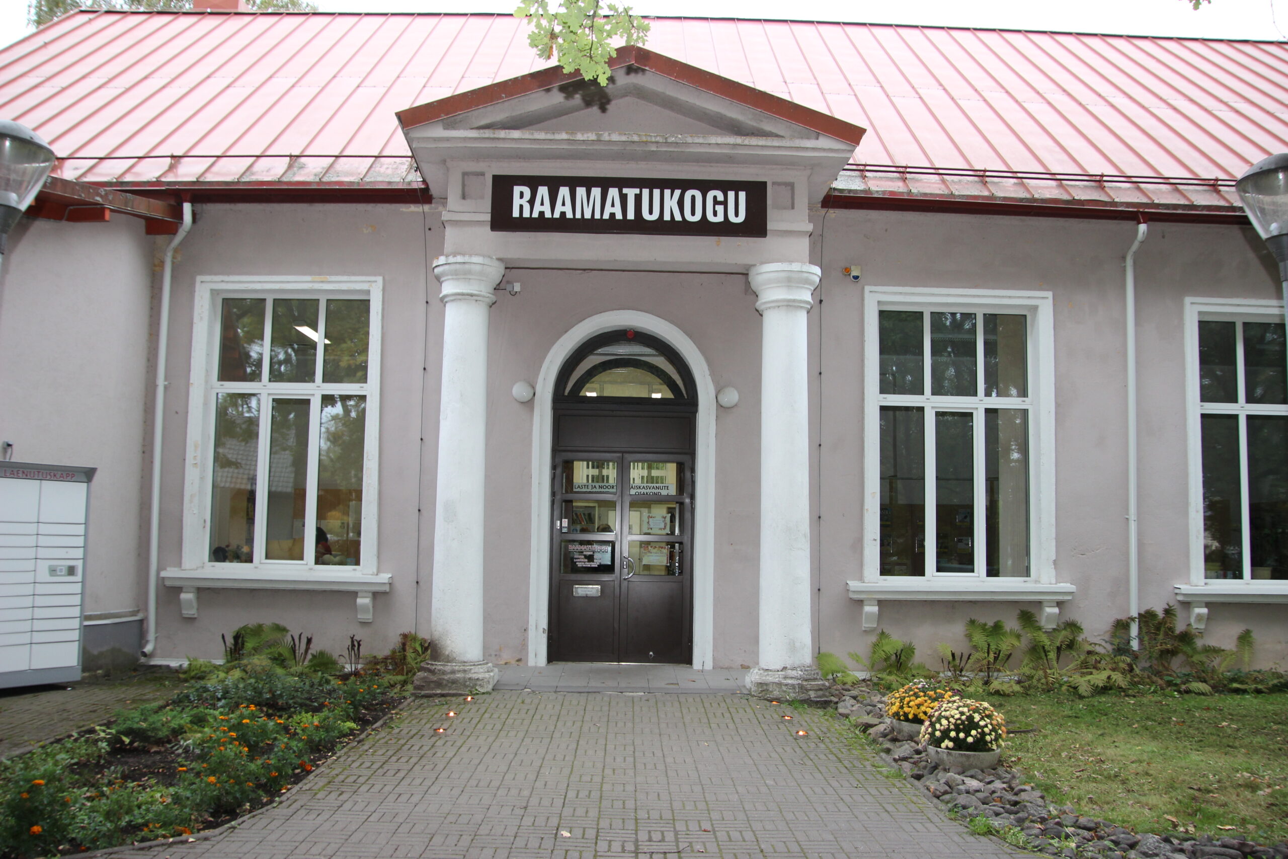 Raamatukogus leidub lugemist igale maitsele.