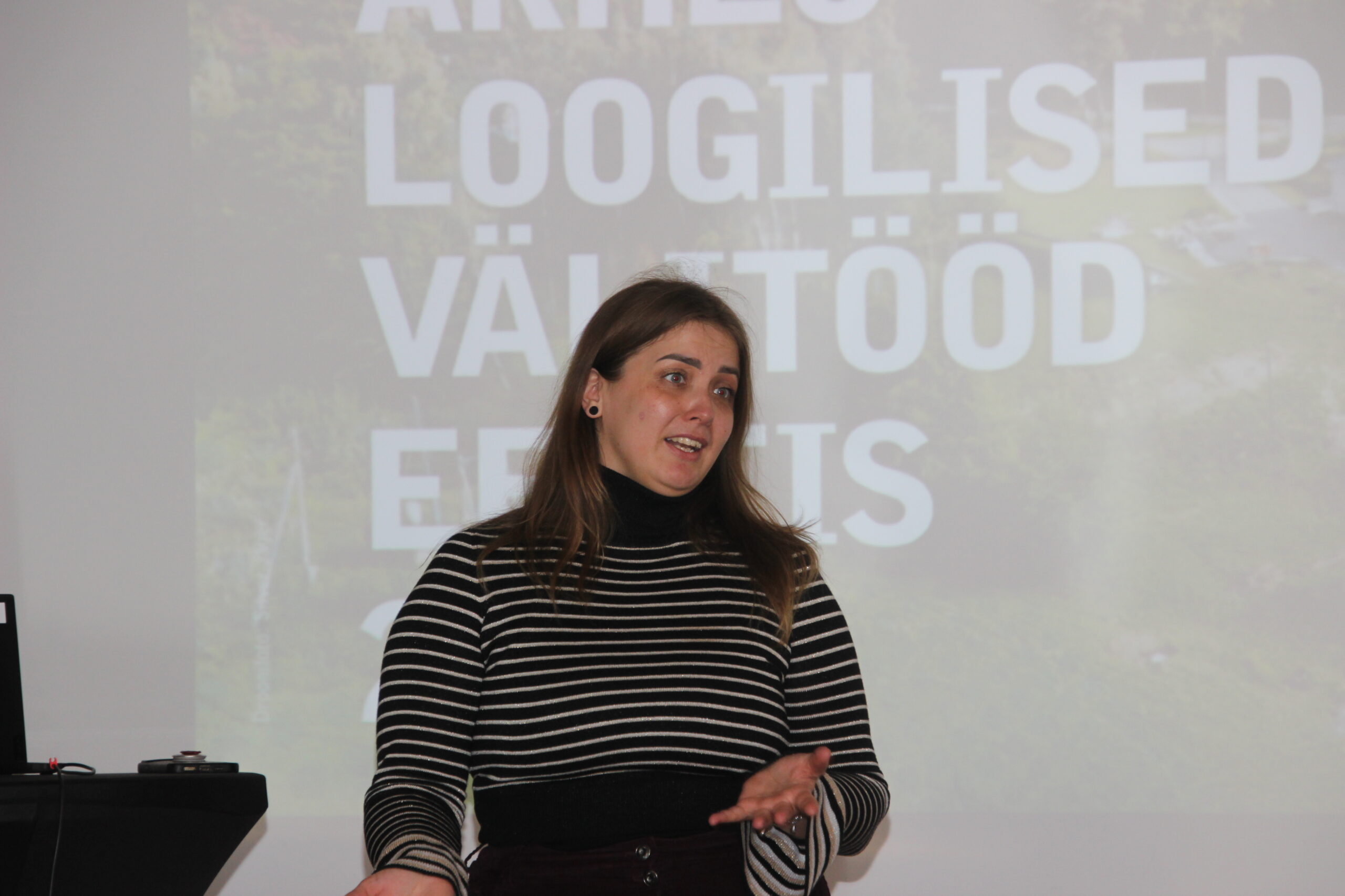 Monika Reppo ettekanne viis kuulajad klaasitootmise ajalukku.