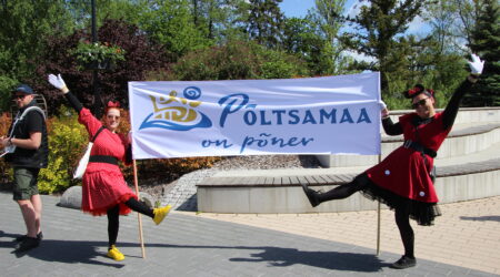 Rongkäigu juhtisid Annika Kallasmaa ja Helena Nõmmik. Foto Raimo Metsamärt
