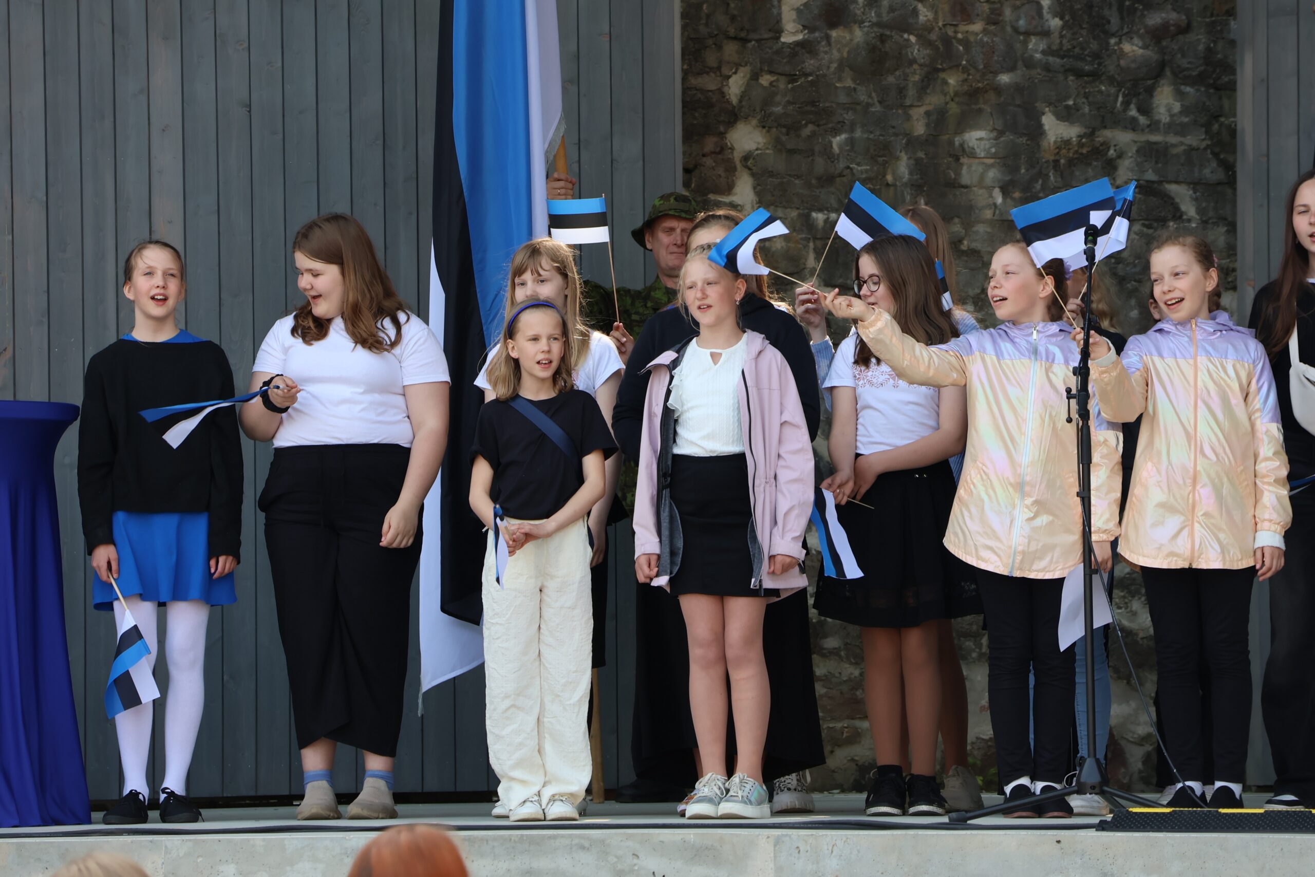 Lossihoovis kõlas laste laul. Foto Teele Kaeramaa