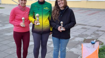 Keskel naiste vanuseklassi võitja Kirly Sadam. Foto erakogu