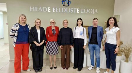 Minister Kristina Kallas Põltsamaa Ühisgümnaasiumiga tutvumas. Foto PÜG