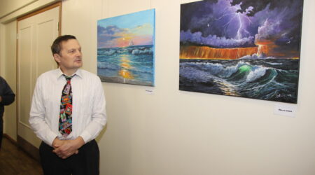 Jüri Arro oma maale tutvustamas. Foto Raimo Metsamärt