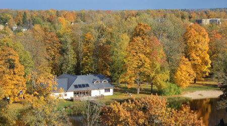 Noortekeskus linnulennult 2023. aastal. Foto Raimo Metsamärt