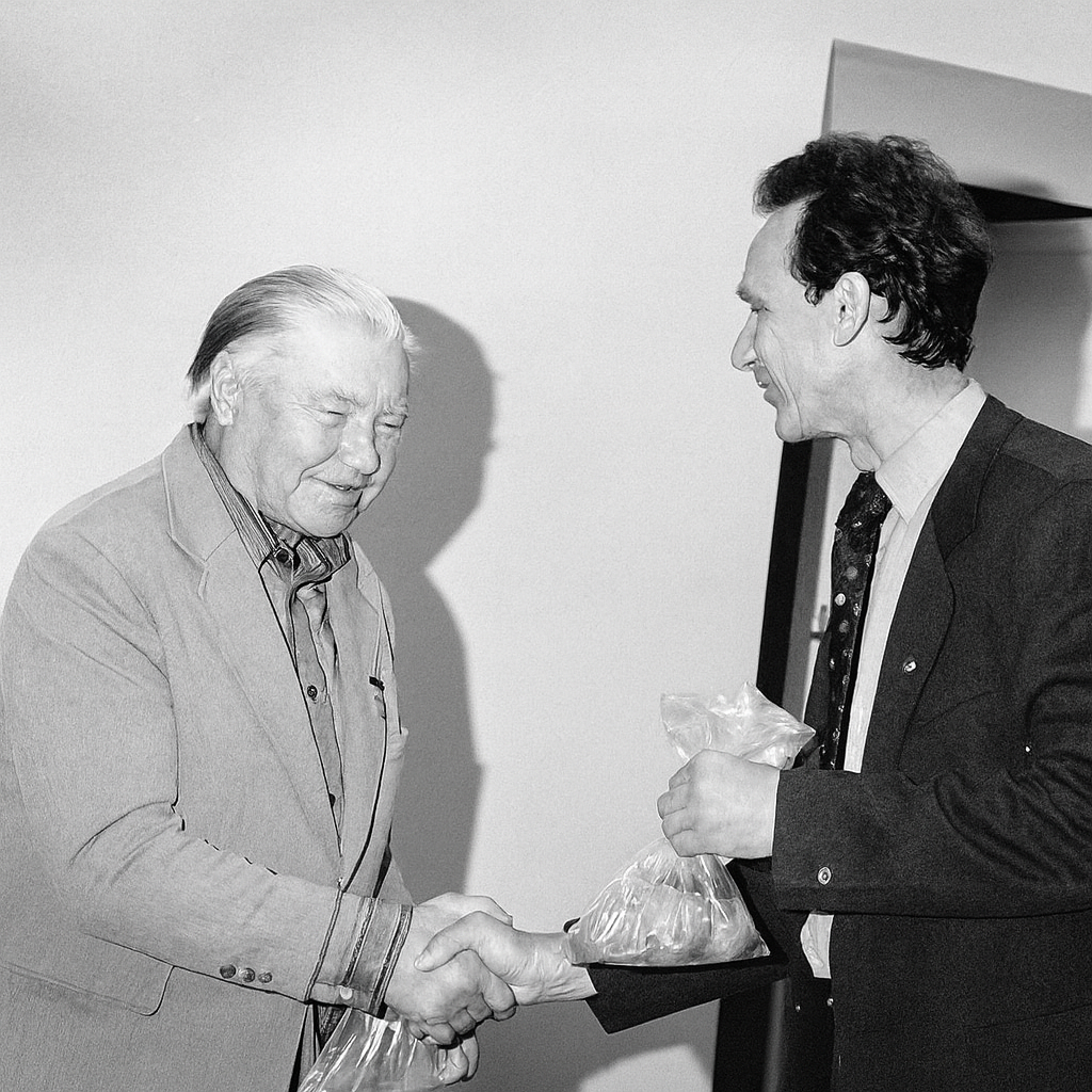 Julius Tillo kirjasaatjate päeva tähistamisel Jõgeval. Foto Rahvusarhiiv