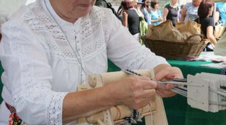 Anne Ütt lossipäeval oma oskusi näitamas. Foto erakogu