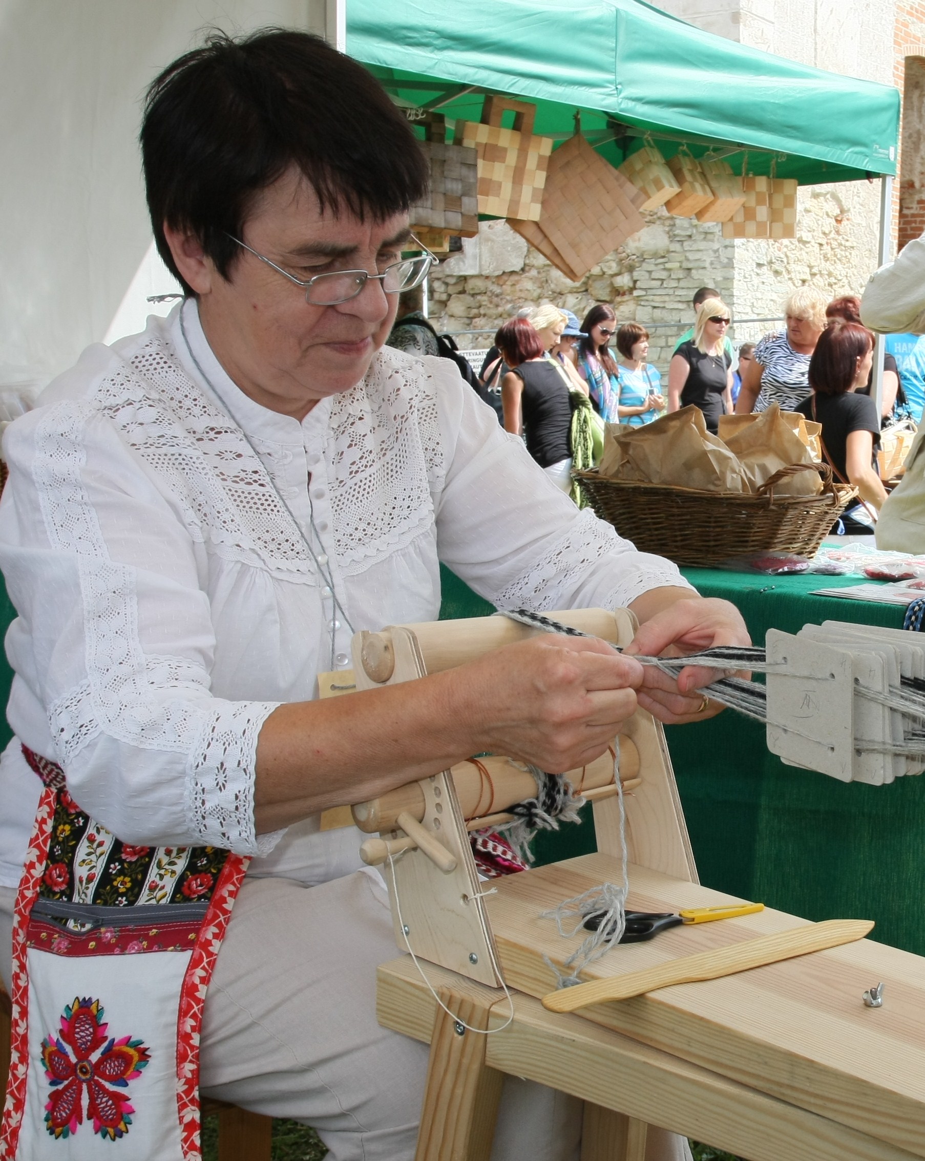 Anne Ütt lossipäeval oma oskusi näitamas. Foto erakogu