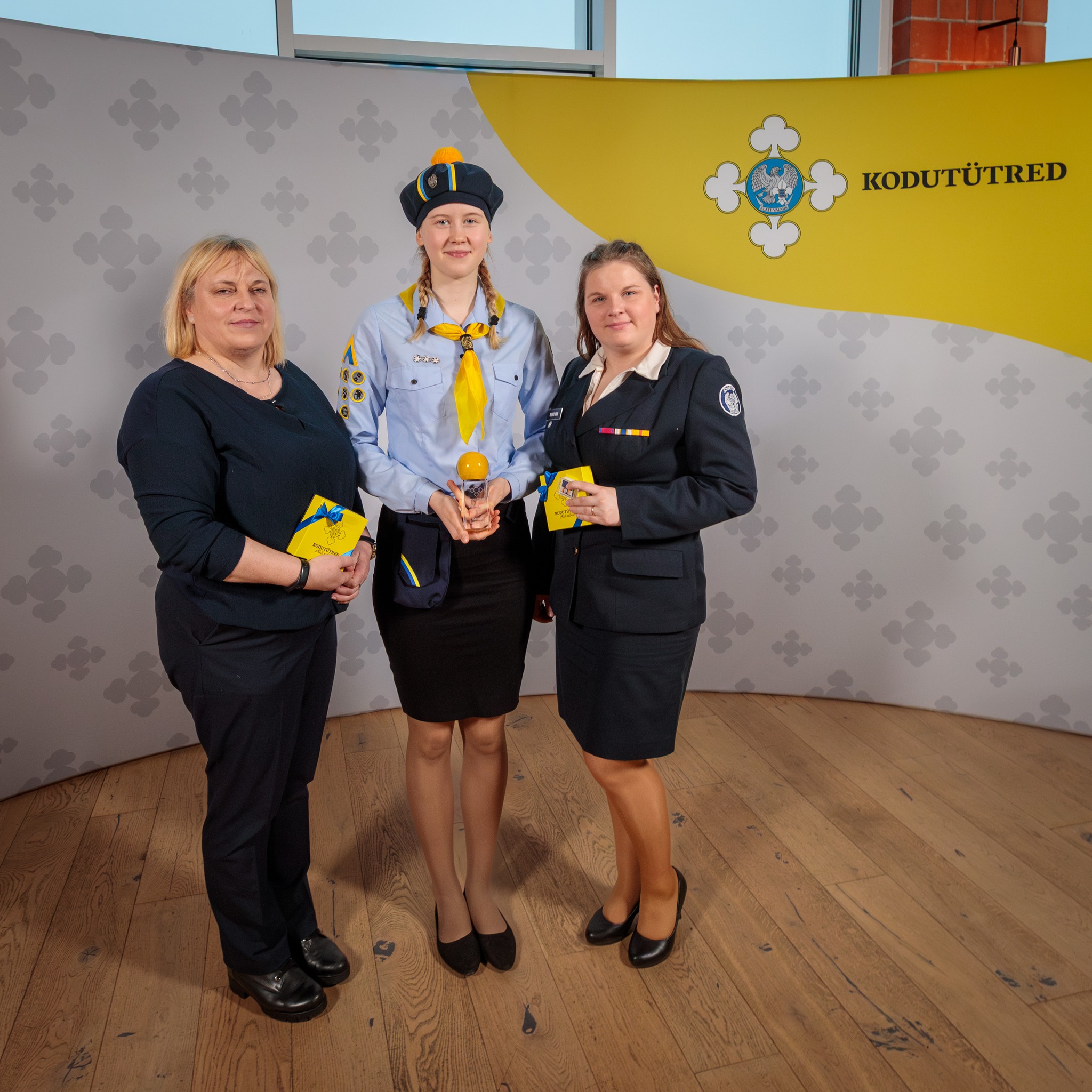 Ingrid Eensalu, Kätlin Toom ja Sigrid Hinn aastapäeva tähistamisel. Foto erakogu