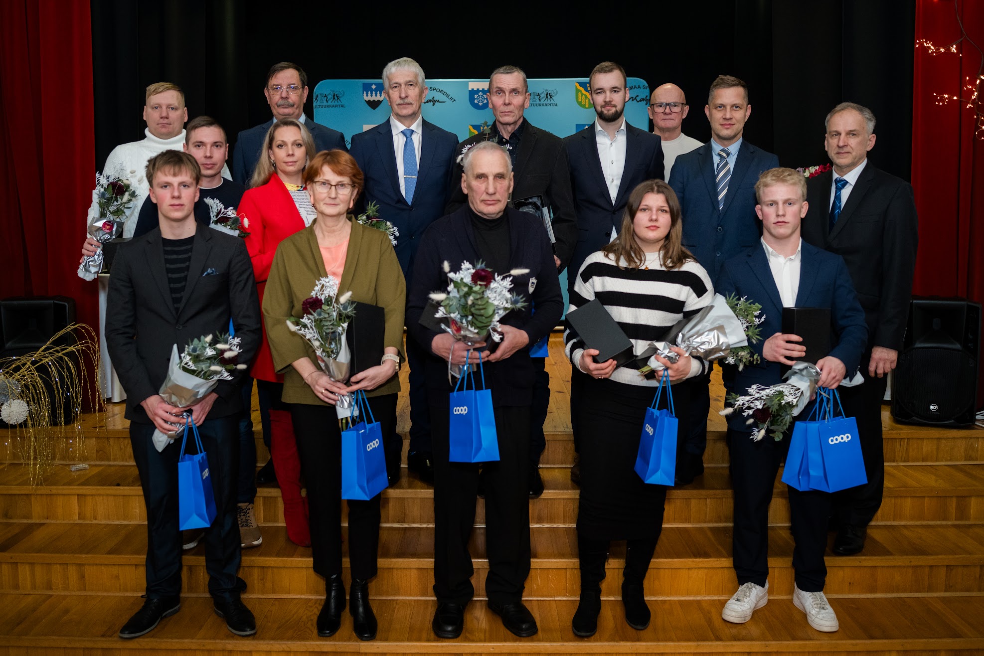 Ühispildil on erinevad Põltsamaa valla tunnustuse pälvinud spordiaktivistid. Foto Liina Laurikainen, erakogu