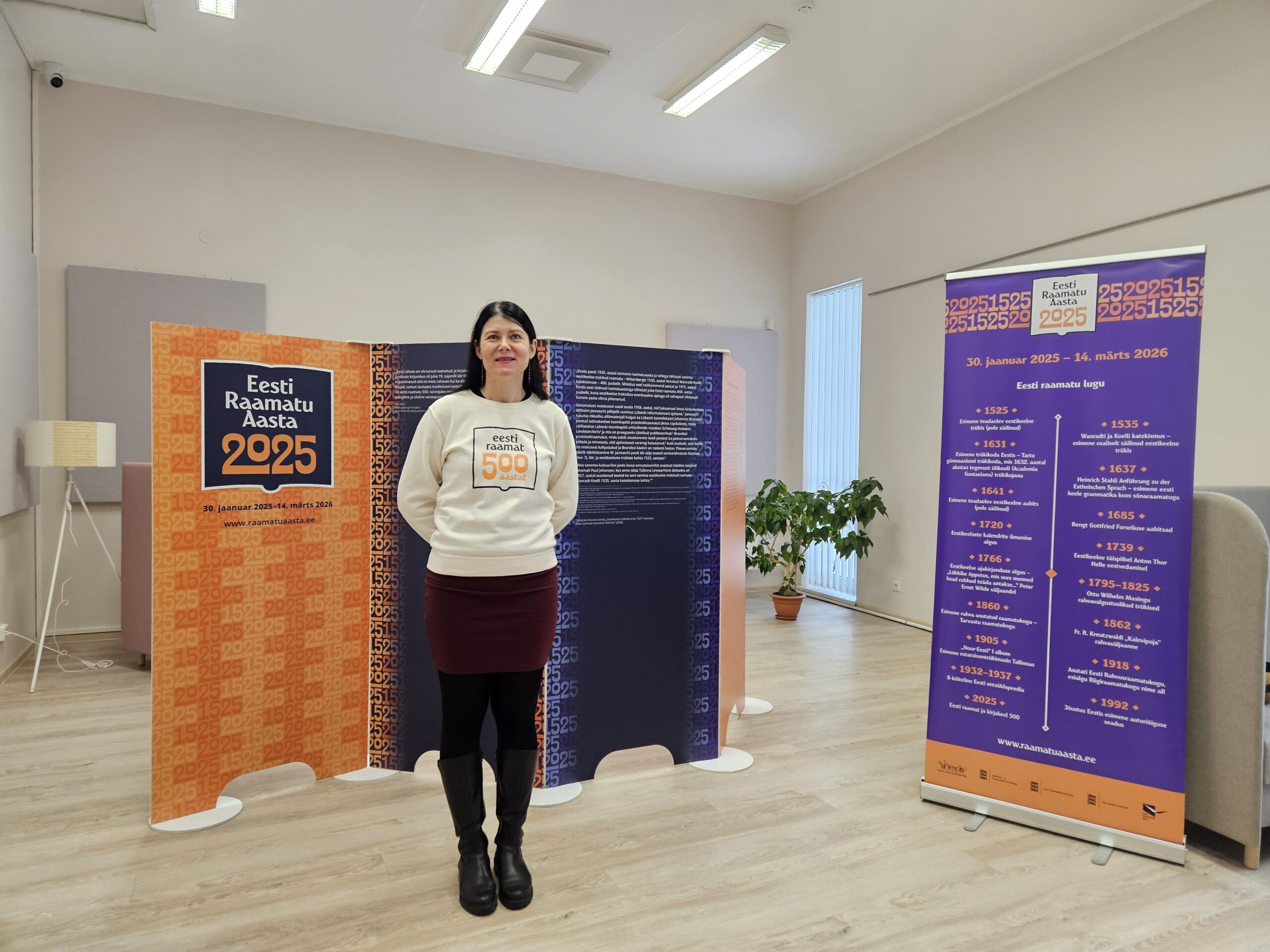 Põltsamaa Raamatukogus avati raamatuaasta rändnäitus „500 aastat eestikeelseid raamatuid“, mida tutvustas Eesti Kirjanduse Seltsi projektijuht Triin Ploom-Niitra. Selts korraldab ja koordineerib erinevaid raamatuaasta sündmusi üle Eesti. Foto Riina Holtsmeier