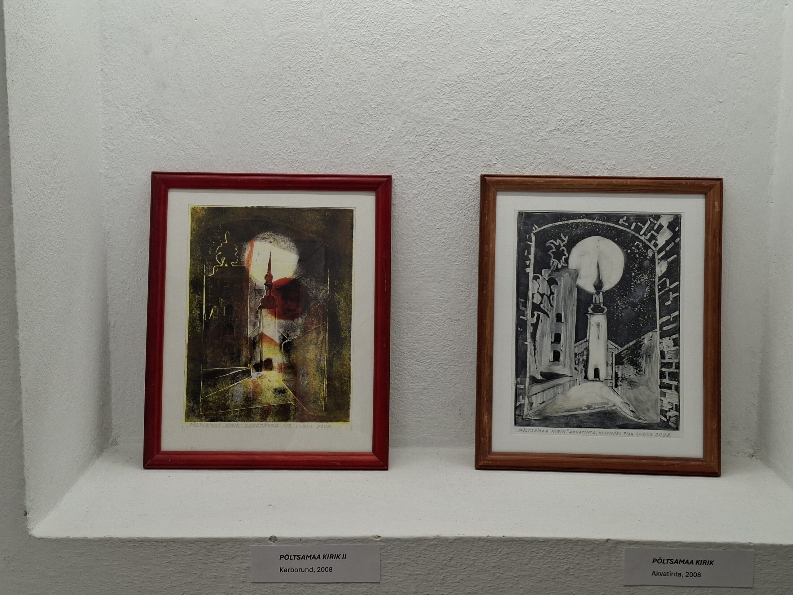 Näitusel on erinevaid maale nii kirikust kui lossist. Foto Raimo Metsamärt