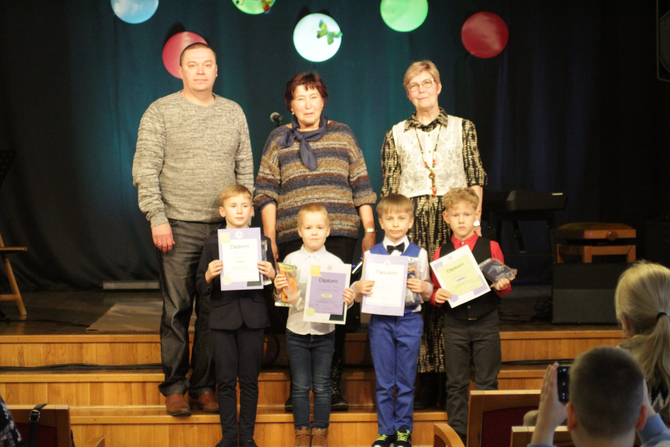 Tublid poisid koos žüriiga ühispildil. Foto Ehtel Valk