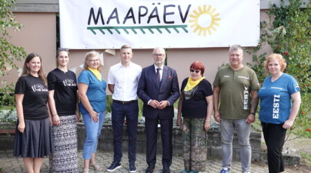 Maapäeval koos vabariigi presidendi Alar Karisega. Foto erakogu