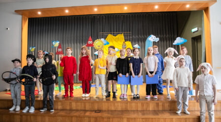 1.c klassi südamlik lavastus „Päikese teekond“. Foto Erelin Kallas