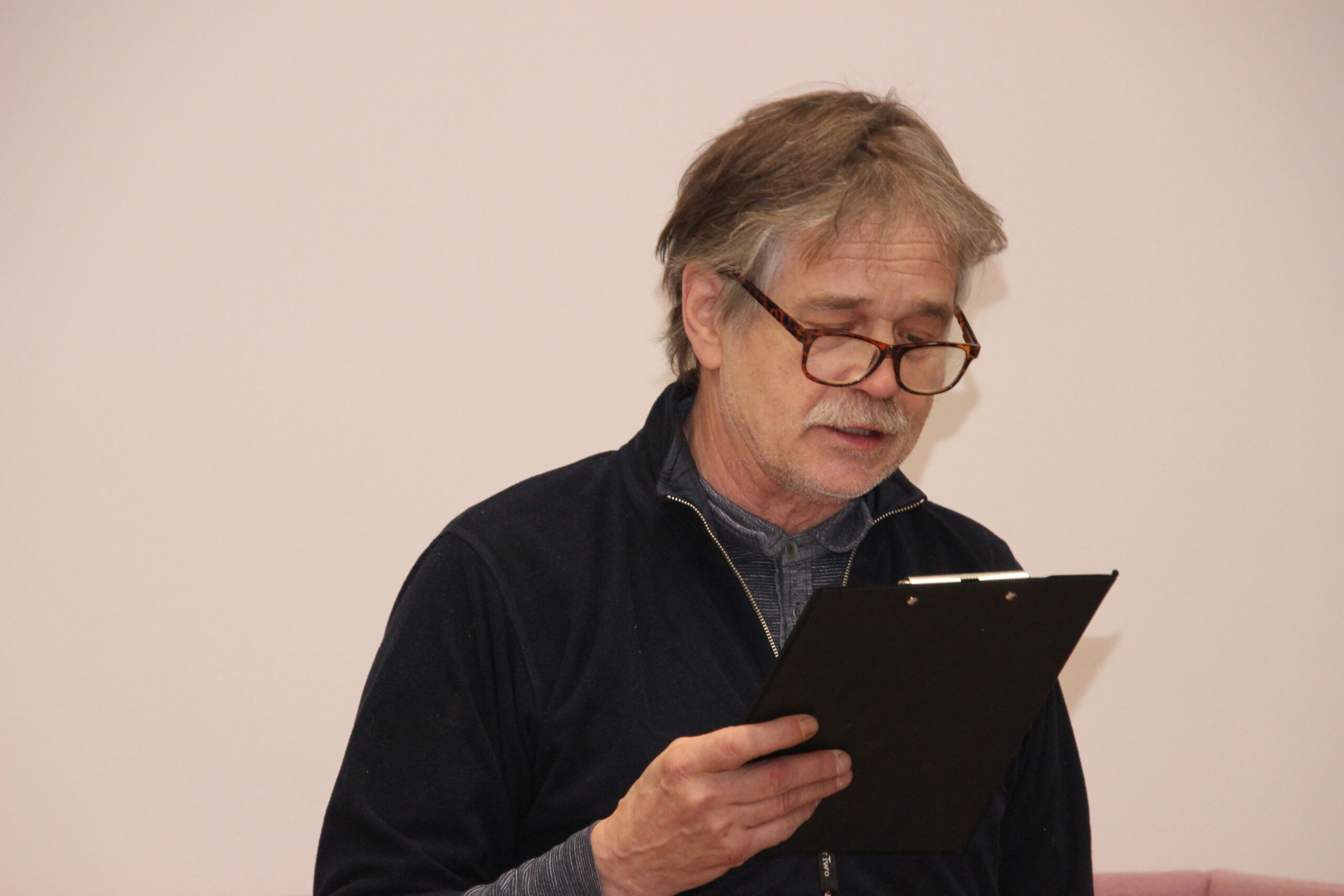 Tõnu Oja esituses muutusid luuletused koha värvikamaks. Foto Raimo Metsamärt