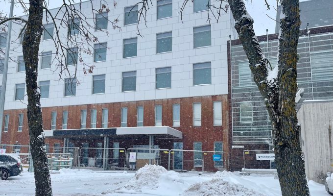 Pildil Tartu Ülikooli kliinikumi EMO sissepääs. Foto Tartu Ülikooli kliinikum