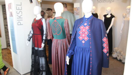 Näitusel oli eksponeeritud erinev valik Katre Arula loomingut. Foto Raimo Metsamärt