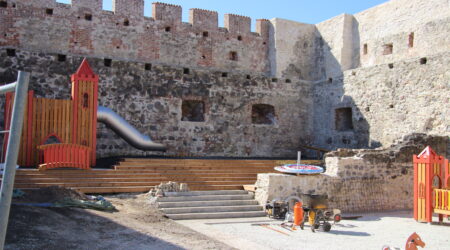 Lapsi rõõmustab peagi uus mänguväljak. Foto Raimo Metsamärt