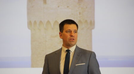 Jüri Ratas õpilaste küsimustele vastamas. Foto Raimo Metsamärt