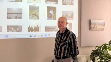 Urmas Kuusik metsavendluse ajaloost rääkimas. Foto erakogu