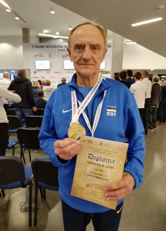 Juhan Tennasilm kuldmedaliga. Foto erakogu