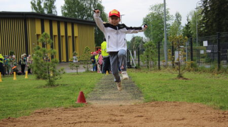 Koolieelikud osalesid miniolümpial. Foto Raimo Metsamärt