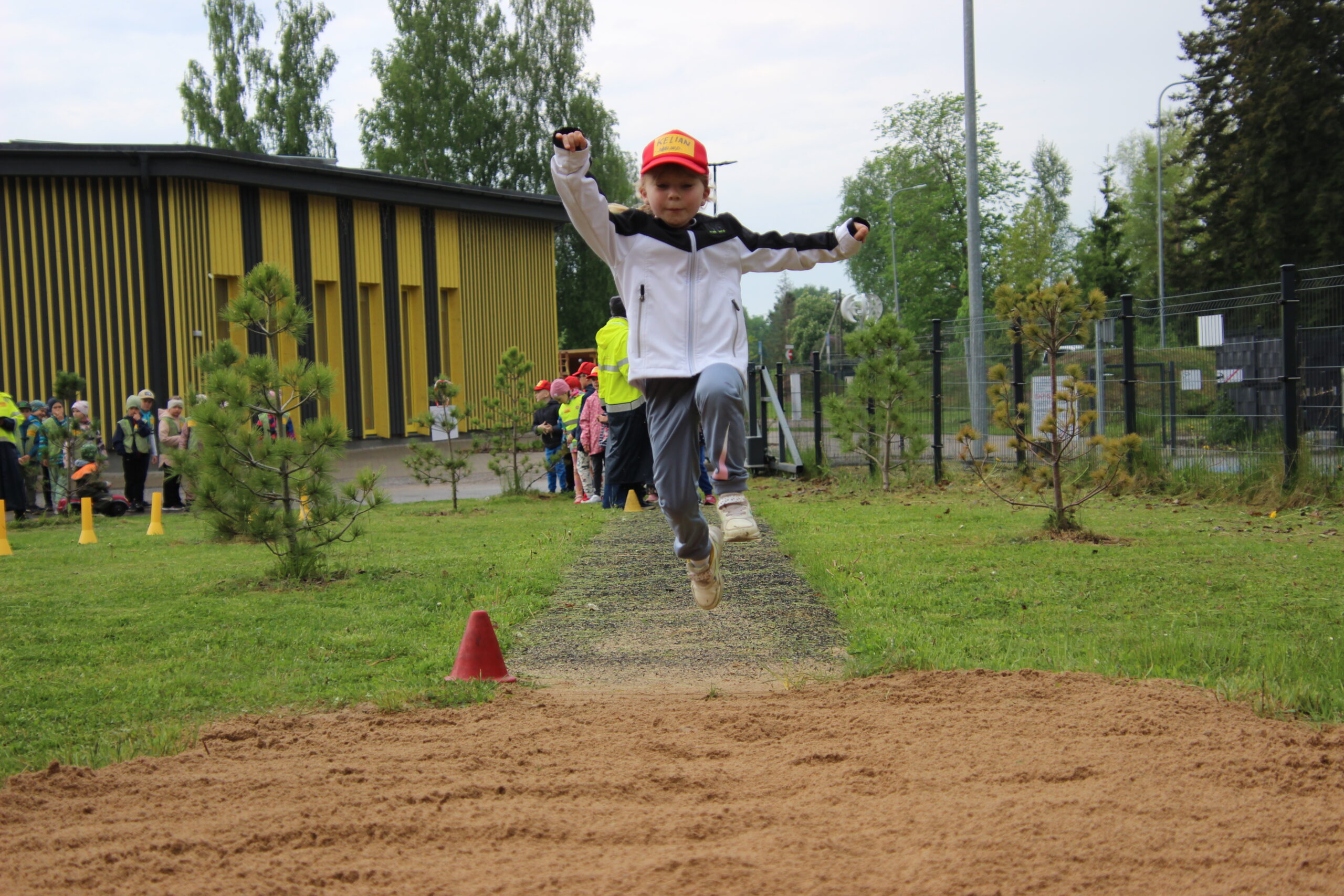 Koolieelikud osalesid miniolümpial. Foto Raimo Metsamärt
