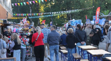Toidutänaval oli kogu aeg rahvarohke.Foto Raimo Metsamärt