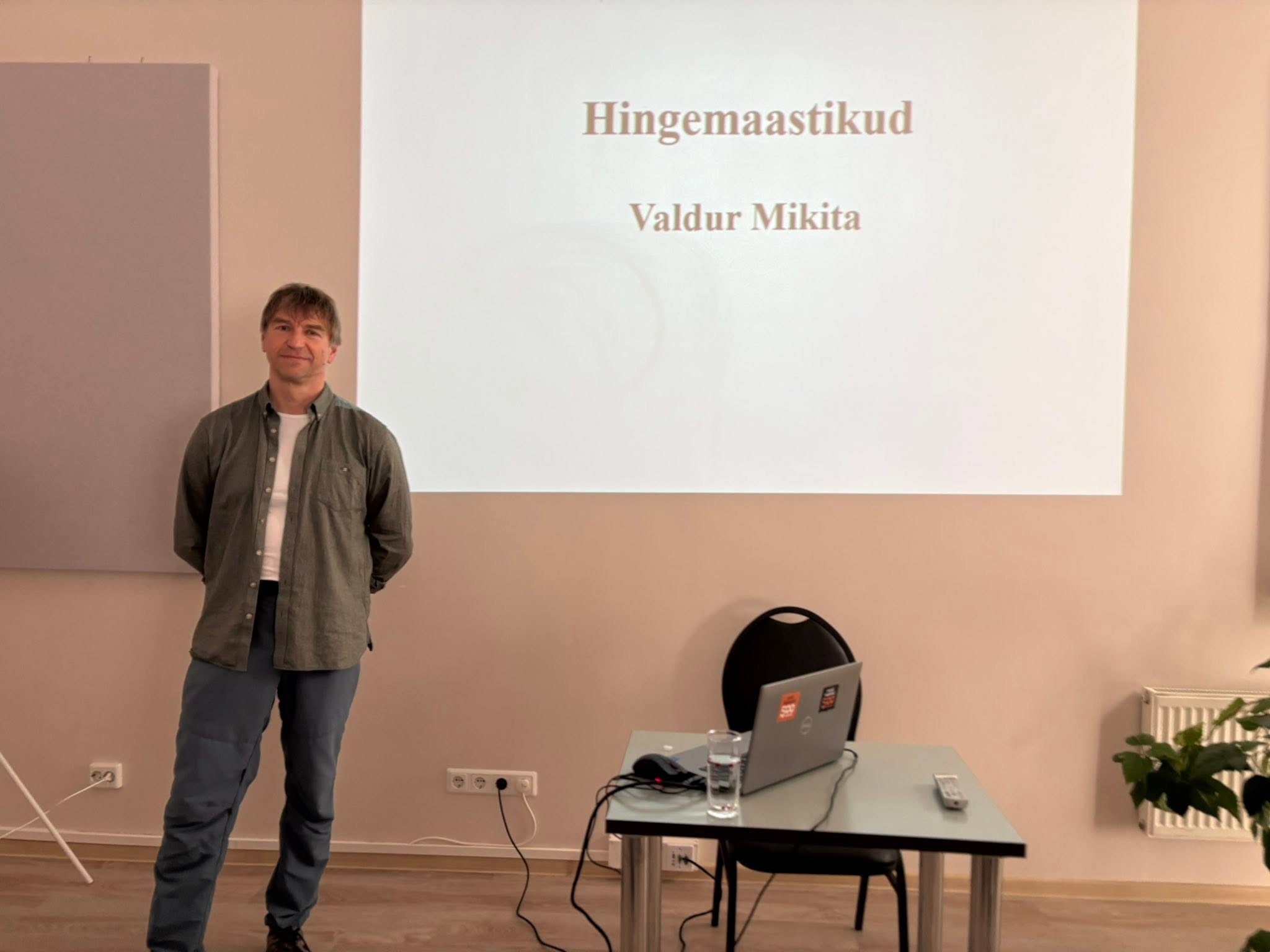 Valdur Mikita oma mõtisklustest rääkimas. Foto Viivika Lepp