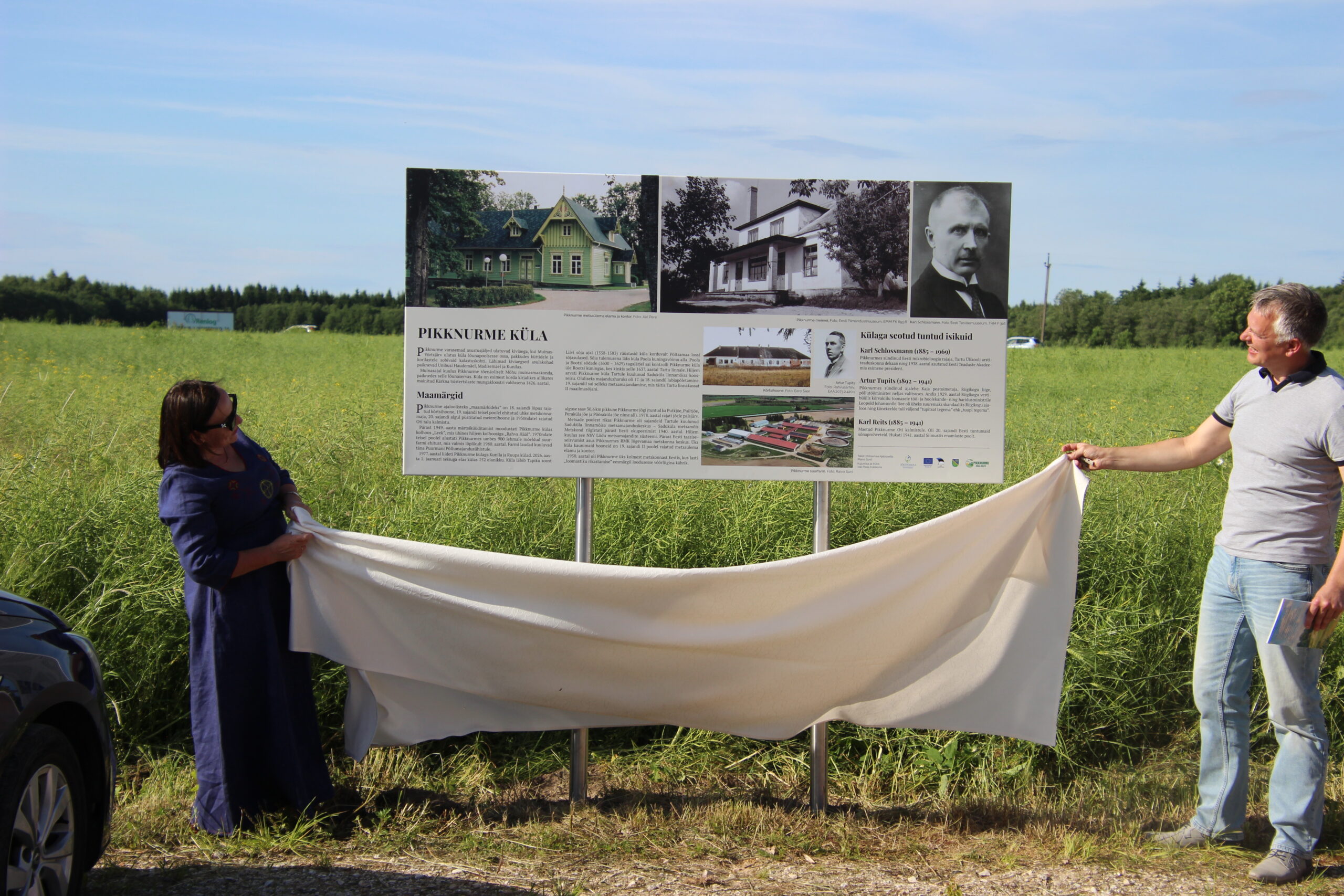 Infotahvli avasid Jaana Kuusk ja Raivo Suni. Foto Raimo Metsamärt