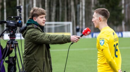Marko Premium liiga mänge kommenteerimas. Foto erakogu