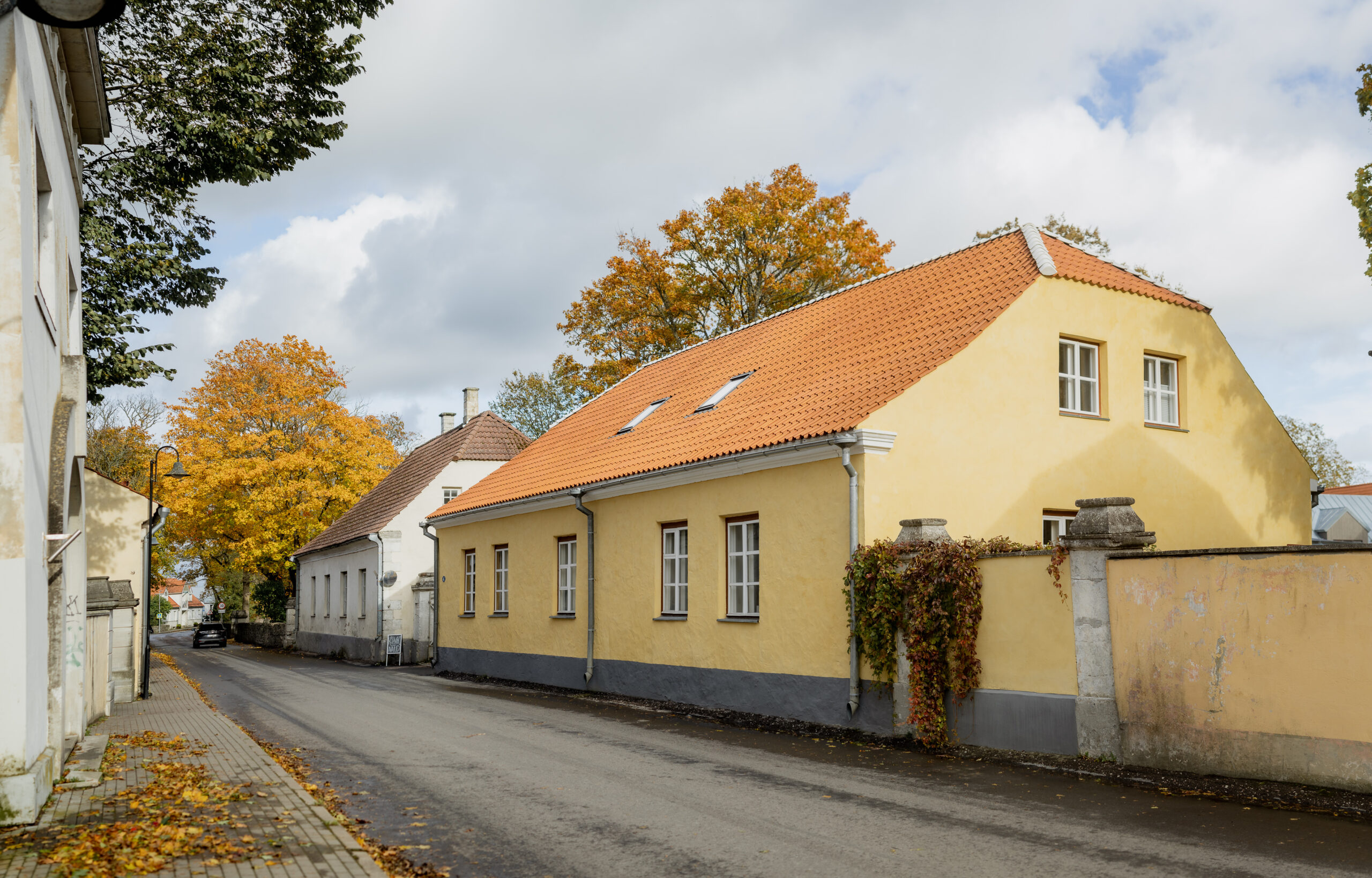 Restaureeritud hoone Kuressaare muinsuskaitsealal. Foto Valmar Voolaid