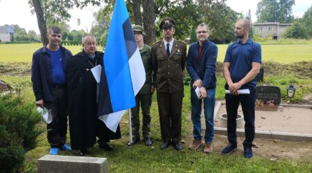 Mälestuspäev lõppes Arnold Silma haua juures. Foto erakogu