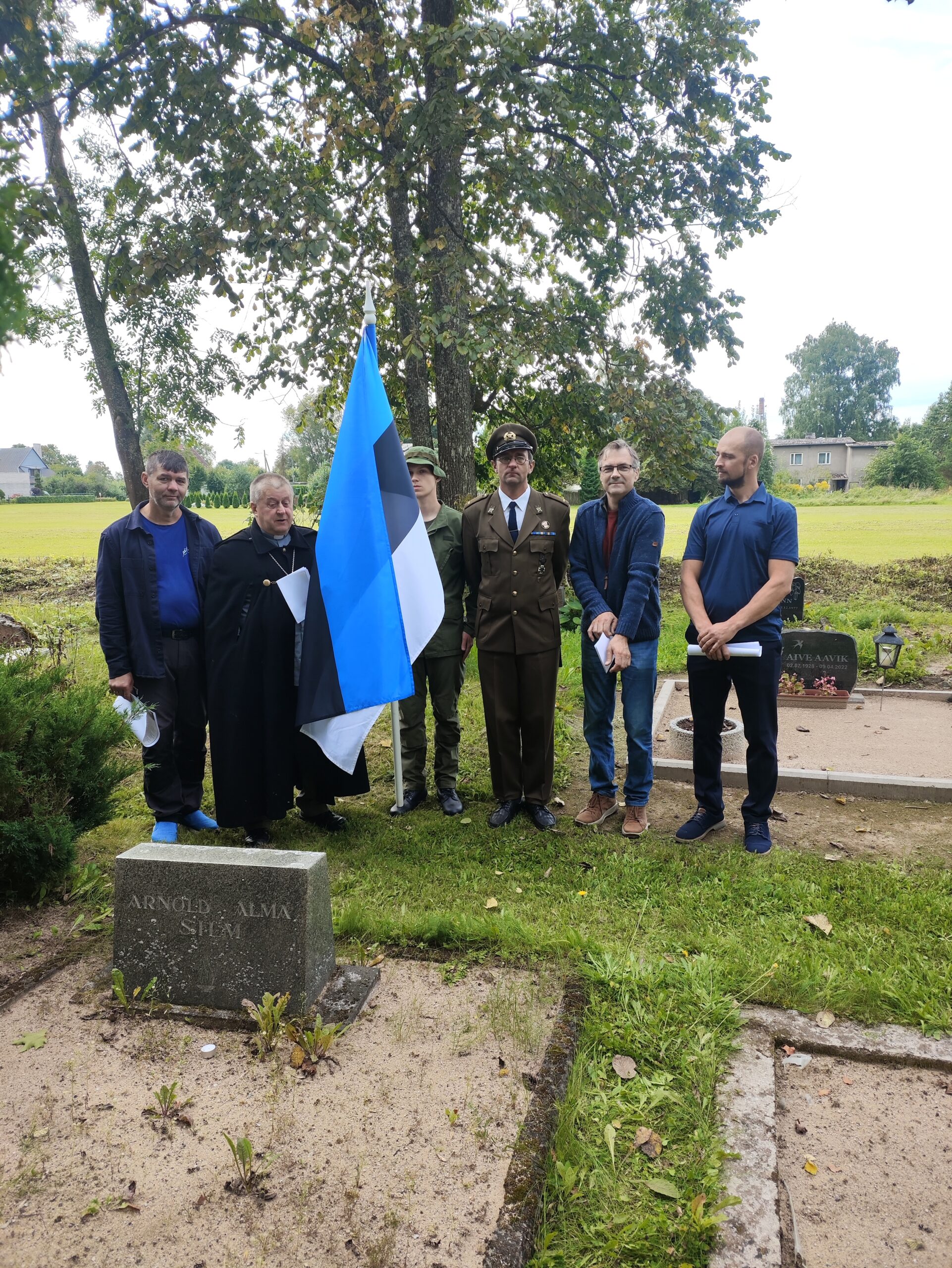 Mälestuspäev lõppes Arnold Silma haua juures. Foto erakogu